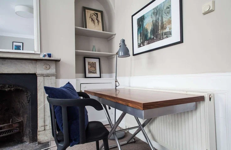 Flat Windmill Street in Greater London