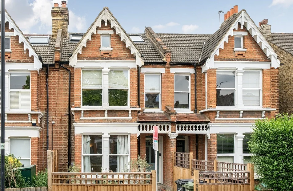 Flat Clive Road in Greater London