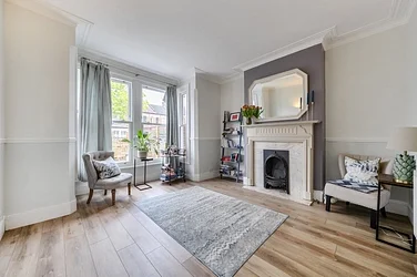 Flat Clive Road in Greater London