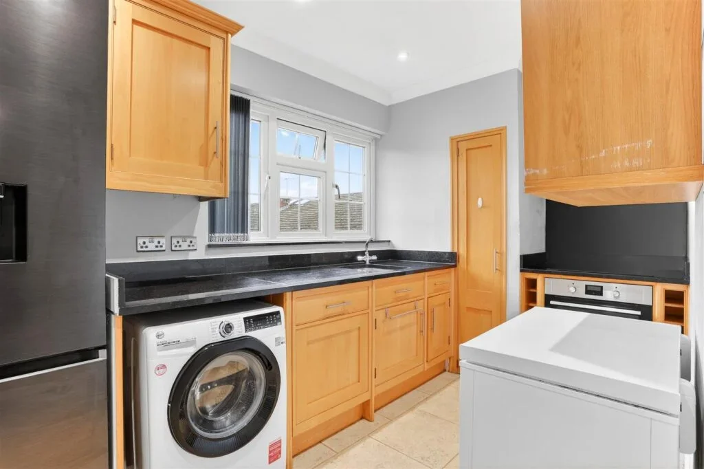 Flat Worcester Road in Greater London