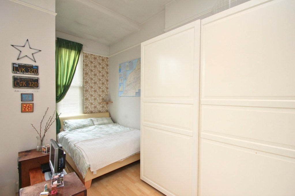 Flat Berrylands in Greater London