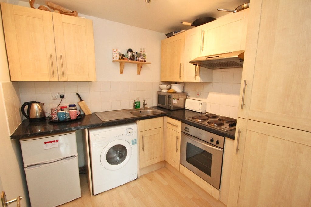 Flat Berrylands in Greater London