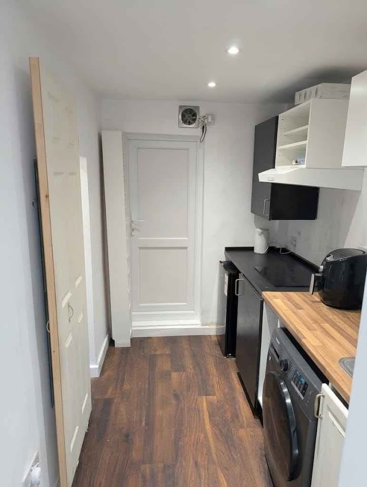 Flat Thurlow Gardens in Greater London
