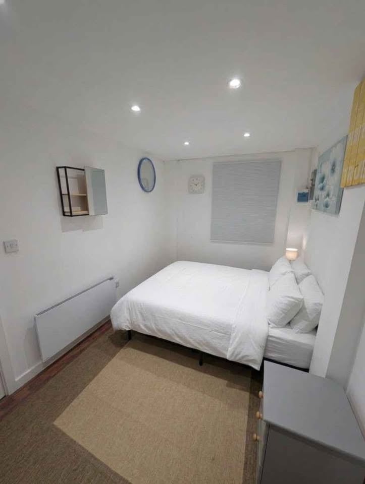 Flat Thurlow Gardens in Greater London