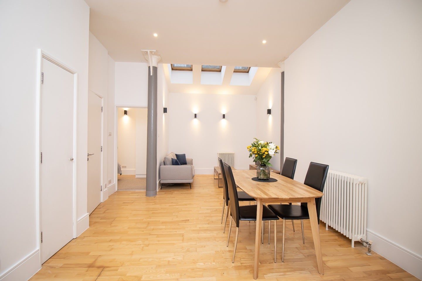 Flat Albion Yard in Greater London