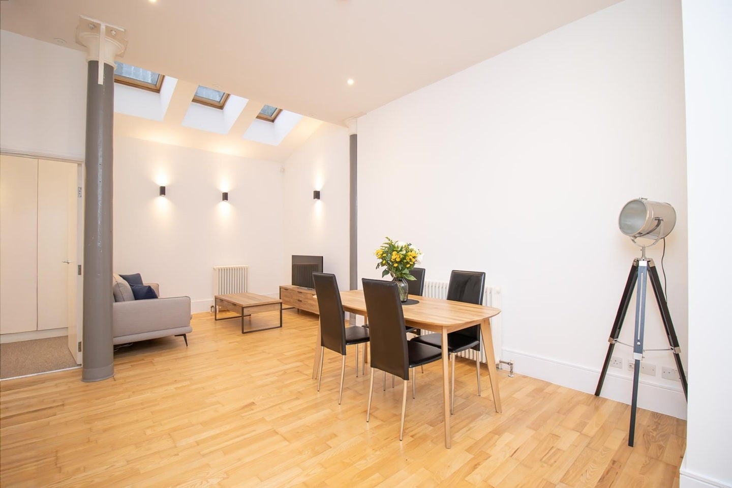 Flat Albion Yard in Greater London