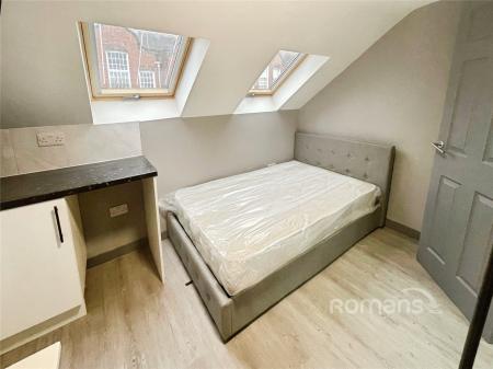 Room Wilson Road in Reading