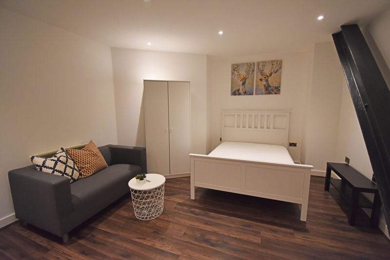 Flat Wesley Walk in Basingstoke and Deane