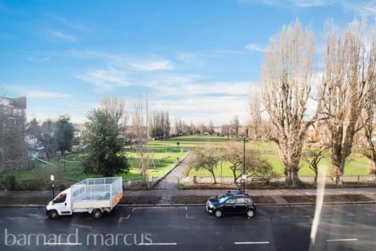 Flat Stamford Brook Avenue in Greater London