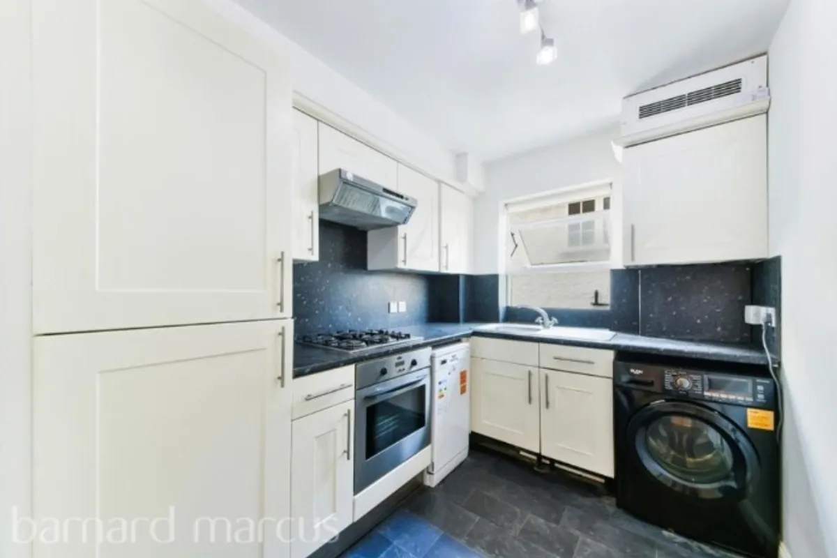 Flat Stamford Brook Avenue in Greater London