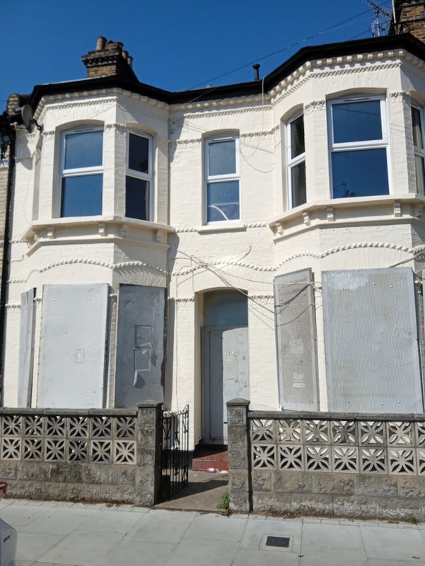 Room Eccles Road in Greater London
