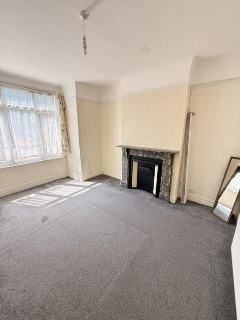 Room Gassiot Road in Greater London