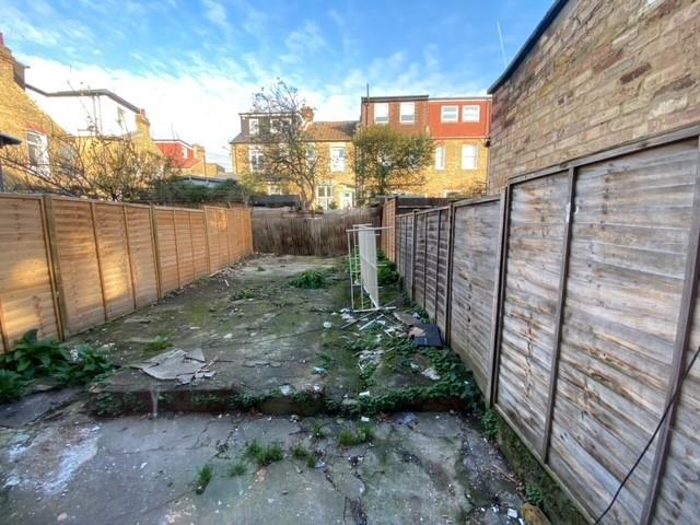 Room Gassiot Road in Greater London
