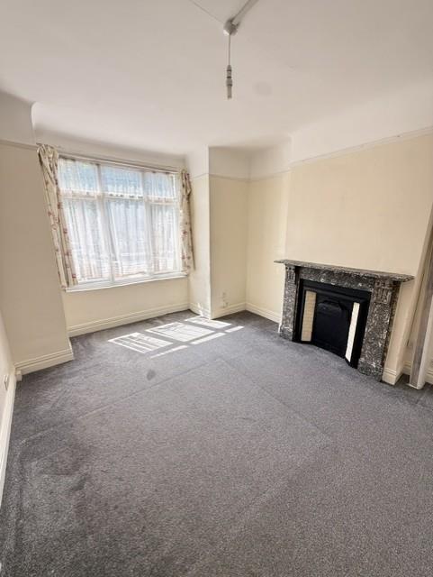 Room Gassiot Road in Greater London