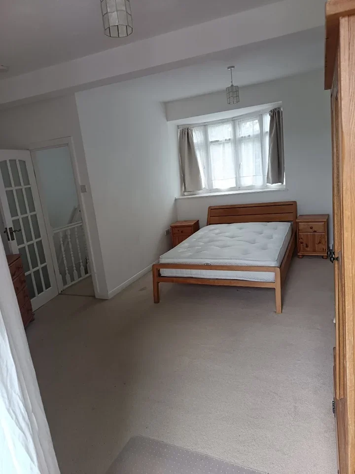 Flat Wyndham Crescent in Greater London