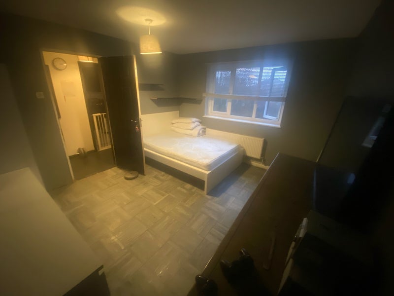 Room Bennetts Close in Greater London