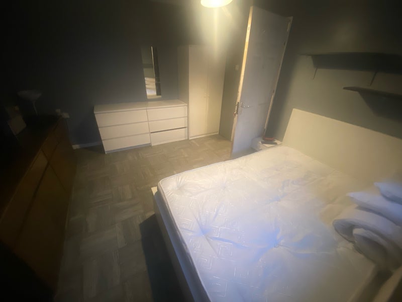 Room Bennetts Close in Greater London