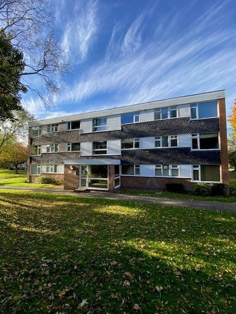Flat Warwick Road in Metropolitan Borough of Solihull