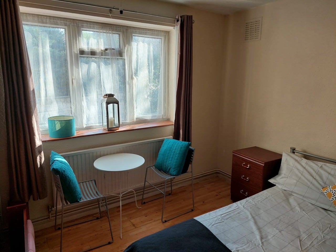 Room Lebanon Gardens in Greater London