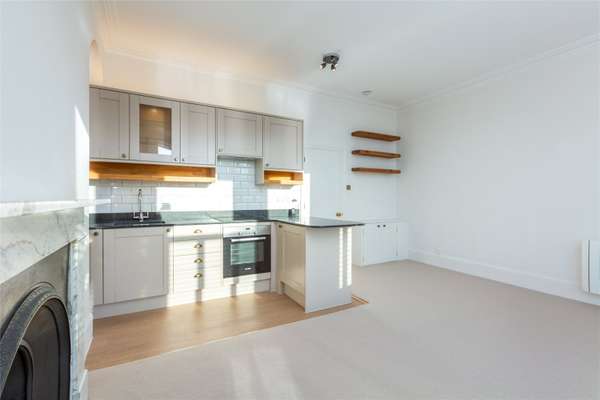 Flat Cumberland Walk in Tunbridge Wells