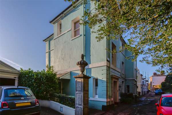 Flat Cumberland Walk in Tunbridge Wells