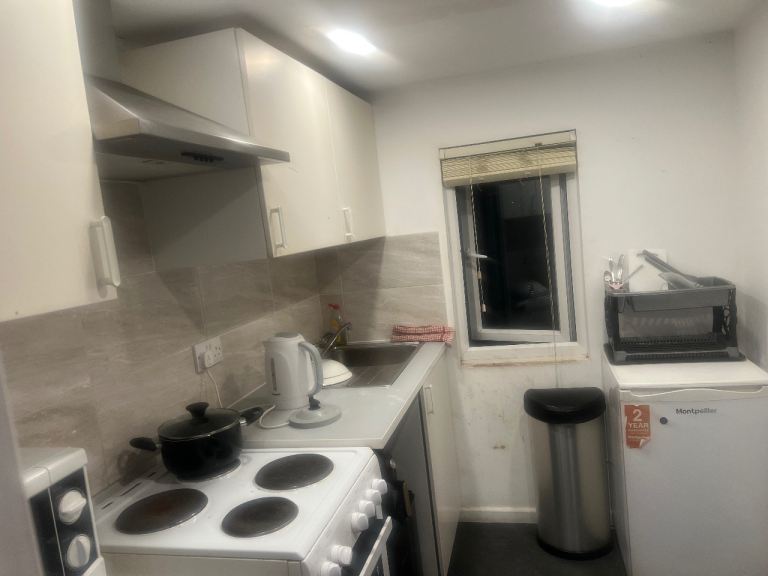 Room Wyresdale Crescent in Greater London