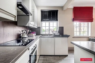 Flat Finchley Road in Greater London