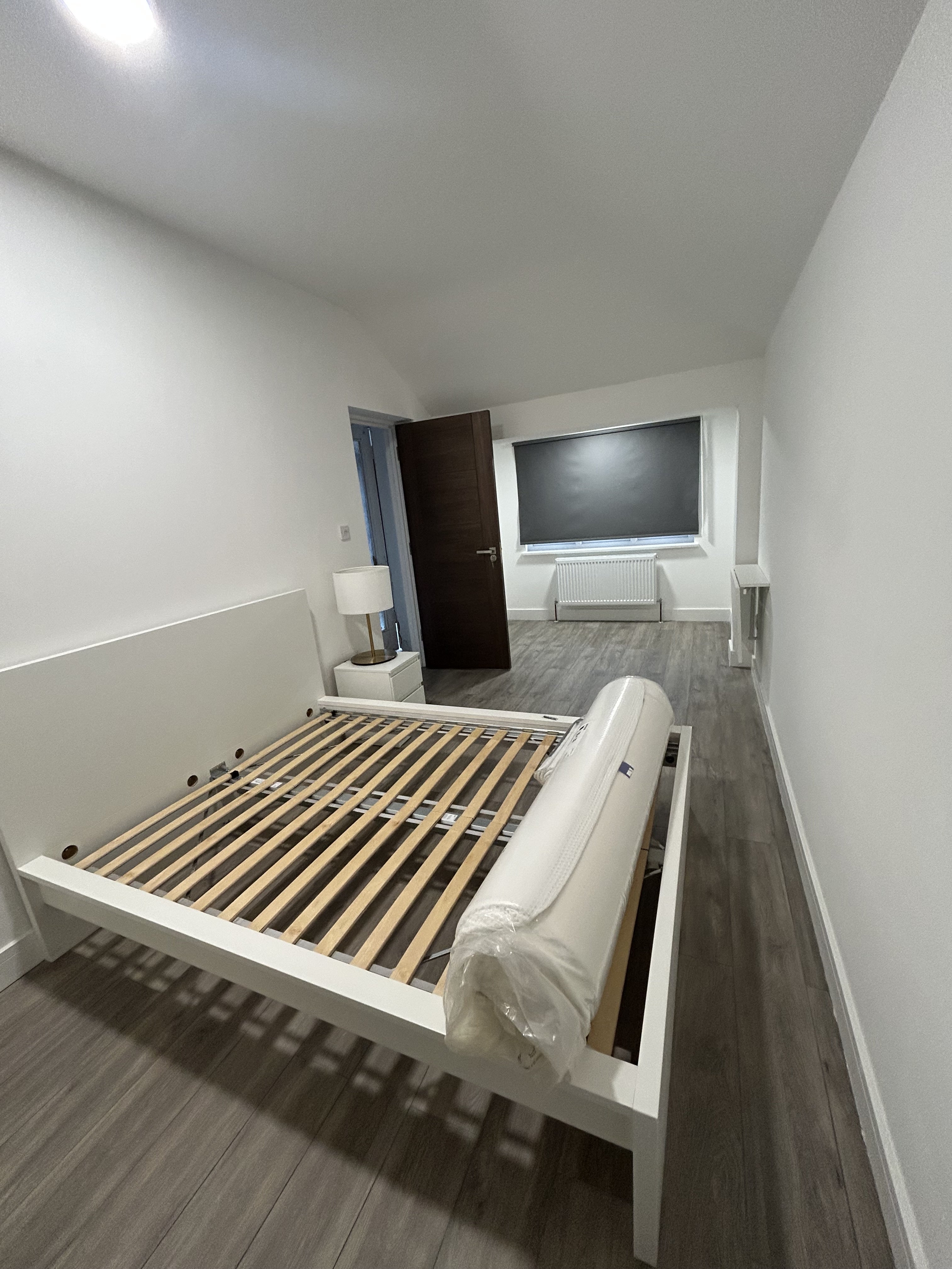 Flat Falmouth Gardens in Greater London