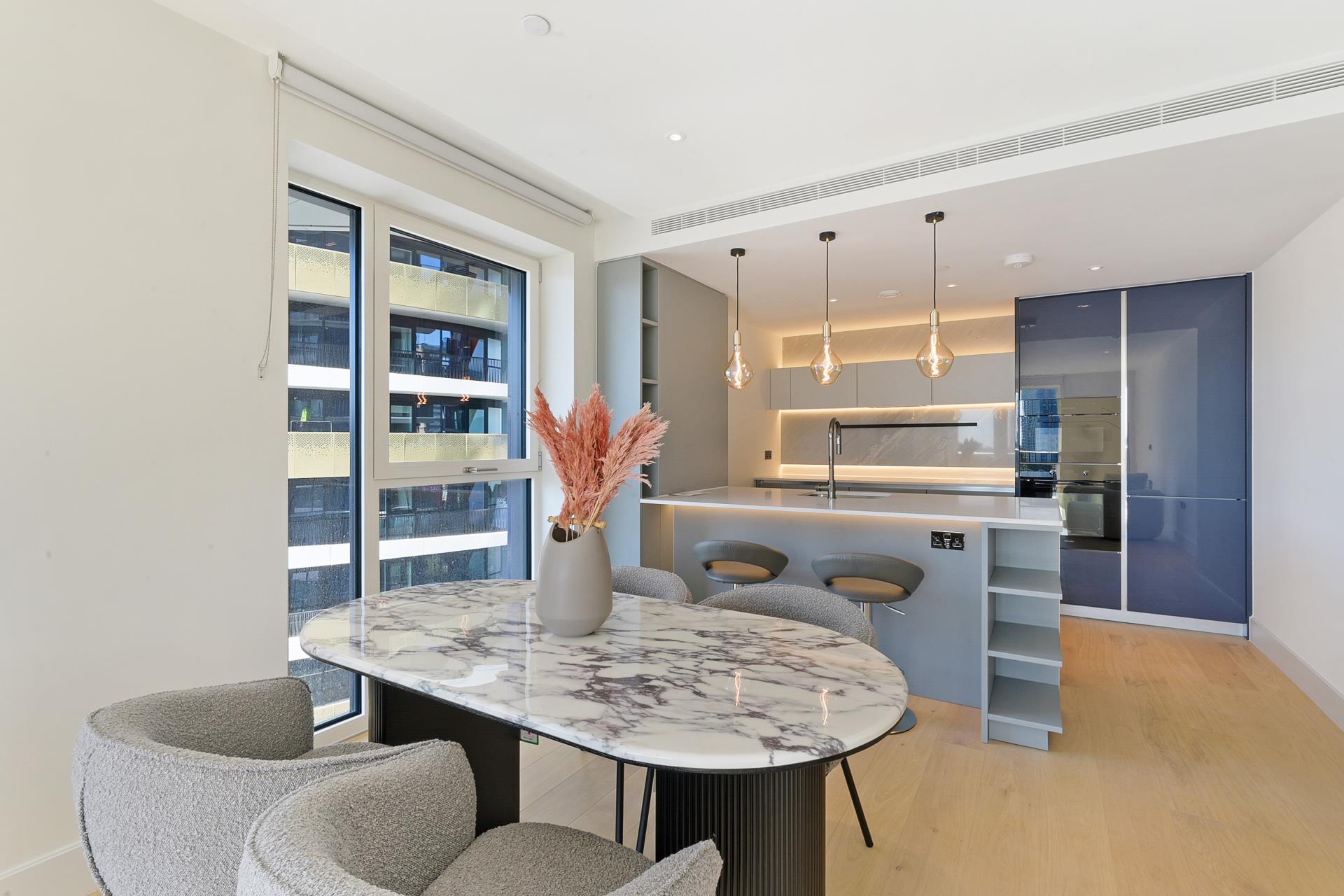Flat Silver Road in Greater London