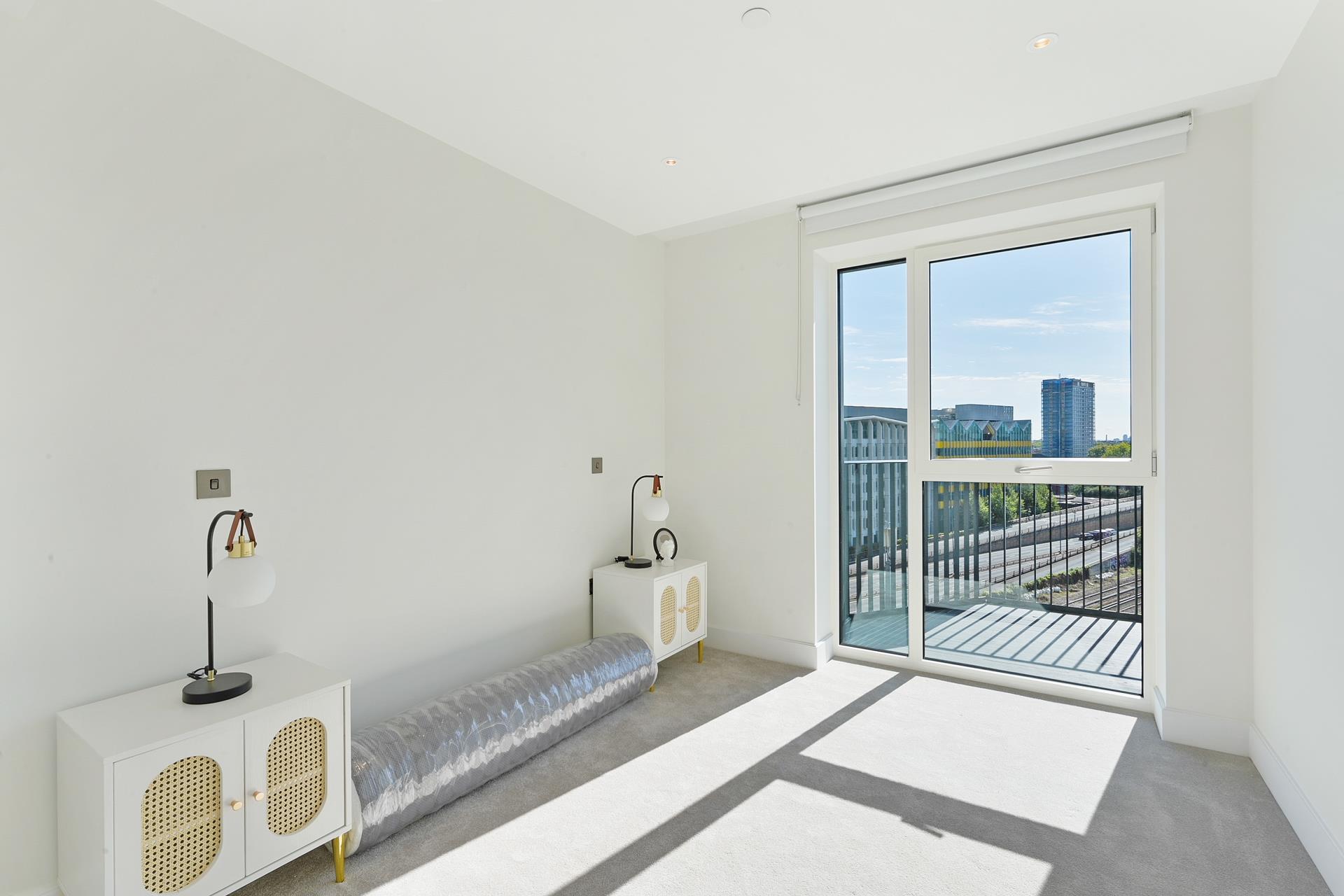 Flat Silver Road in Greater London