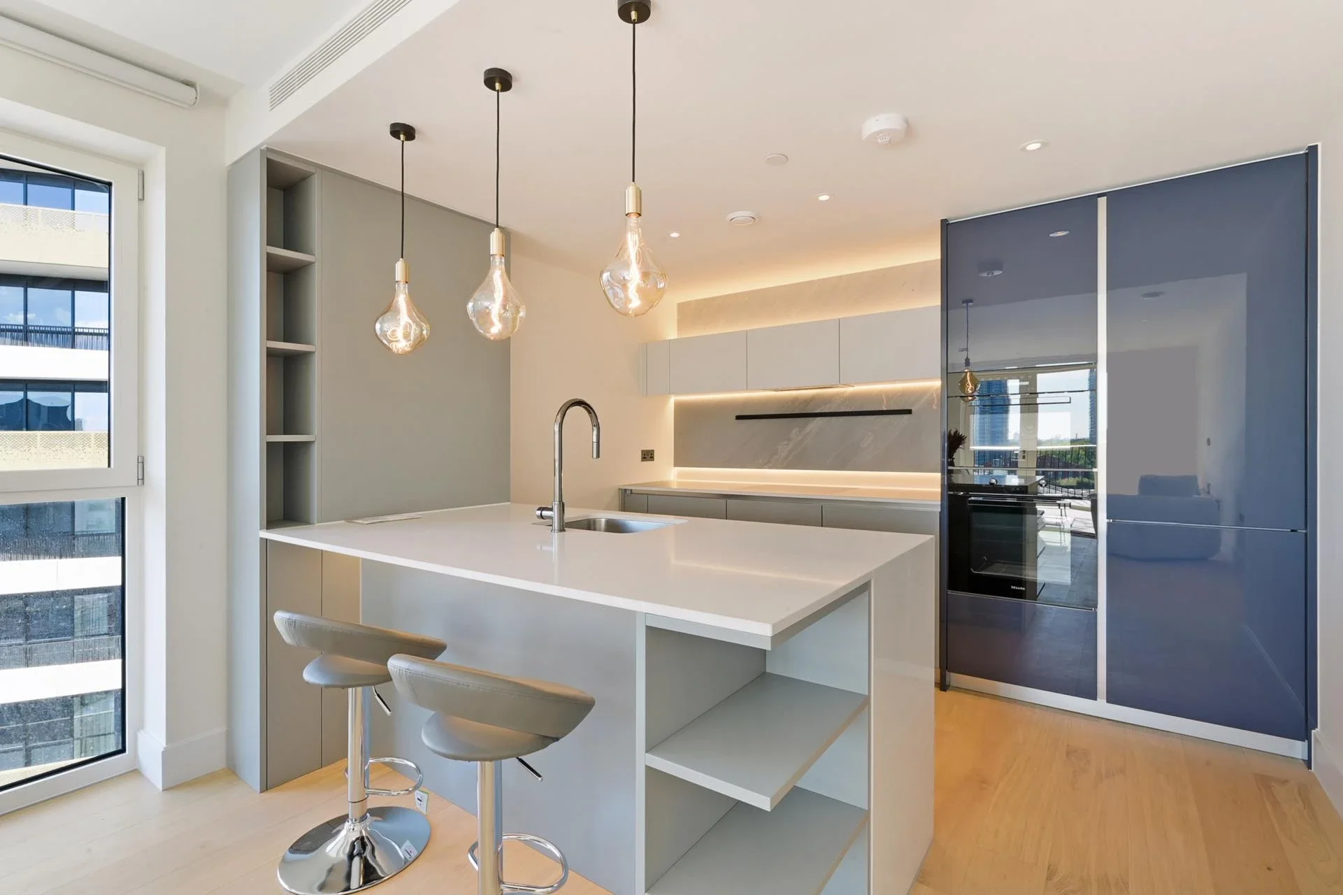 Flat Silver Road in Greater London