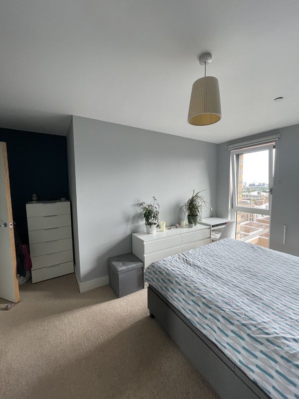 Room Hannaford Walk in Greater London