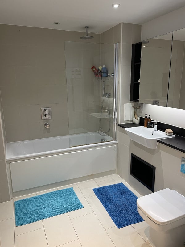 Room Hannaford Walk in Greater London