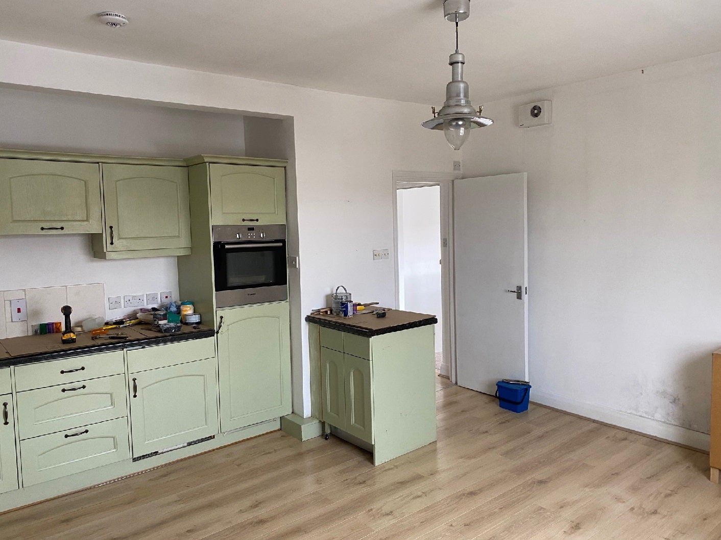 Flat Mortimer Road in Greater London