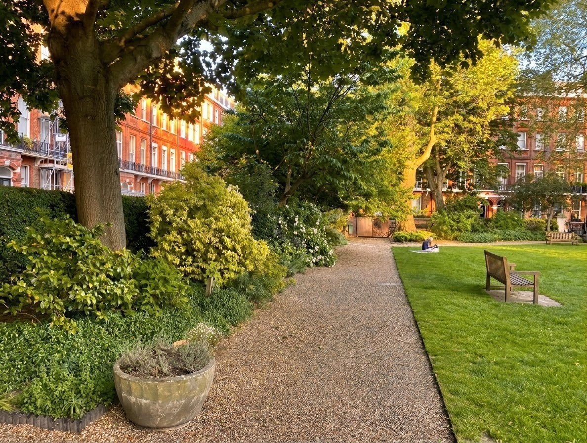 Flat Nevern Square in Greater London