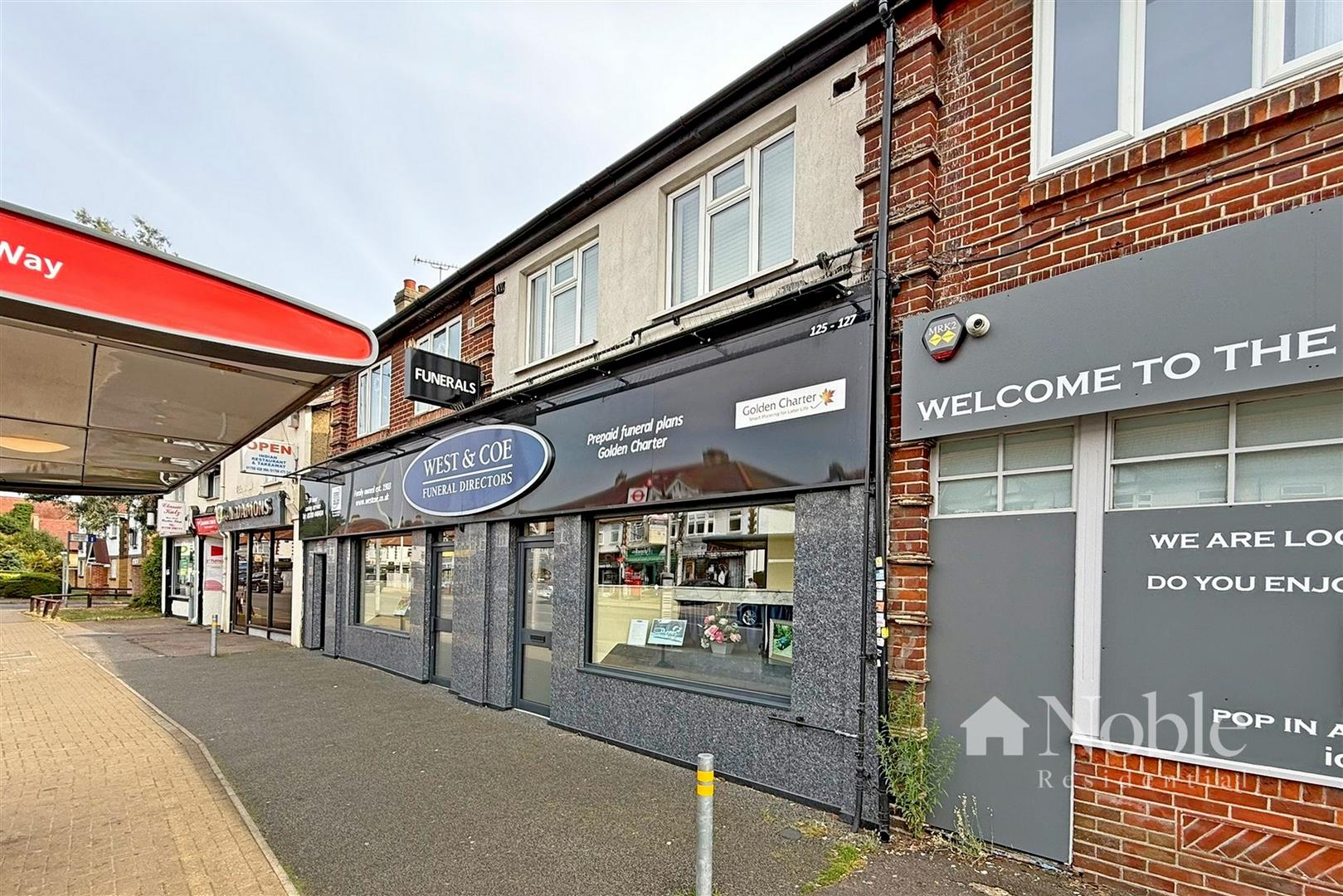 Flat Hornchurch Road in Greater London