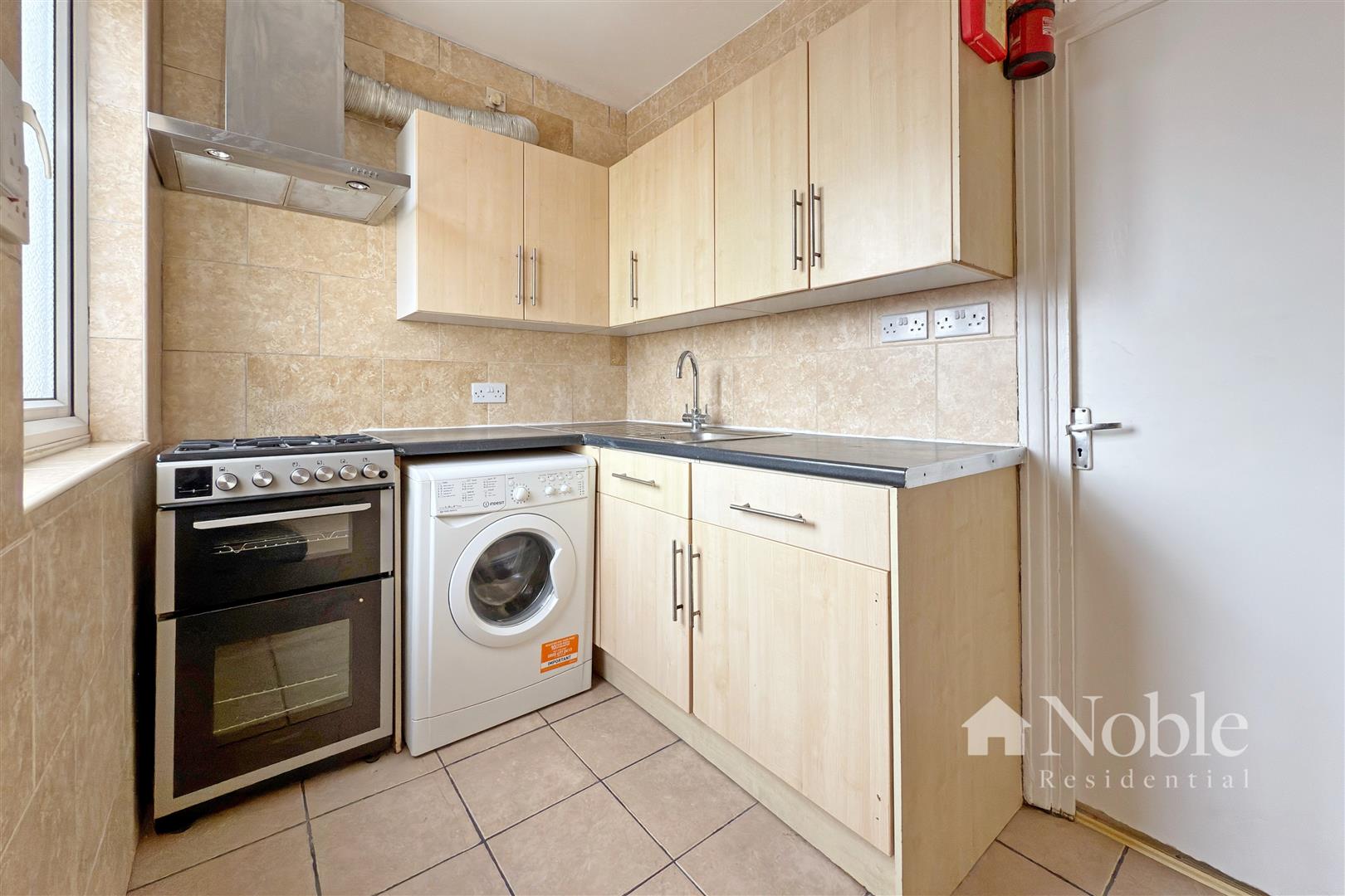Flat Hornchurch Road in Greater London