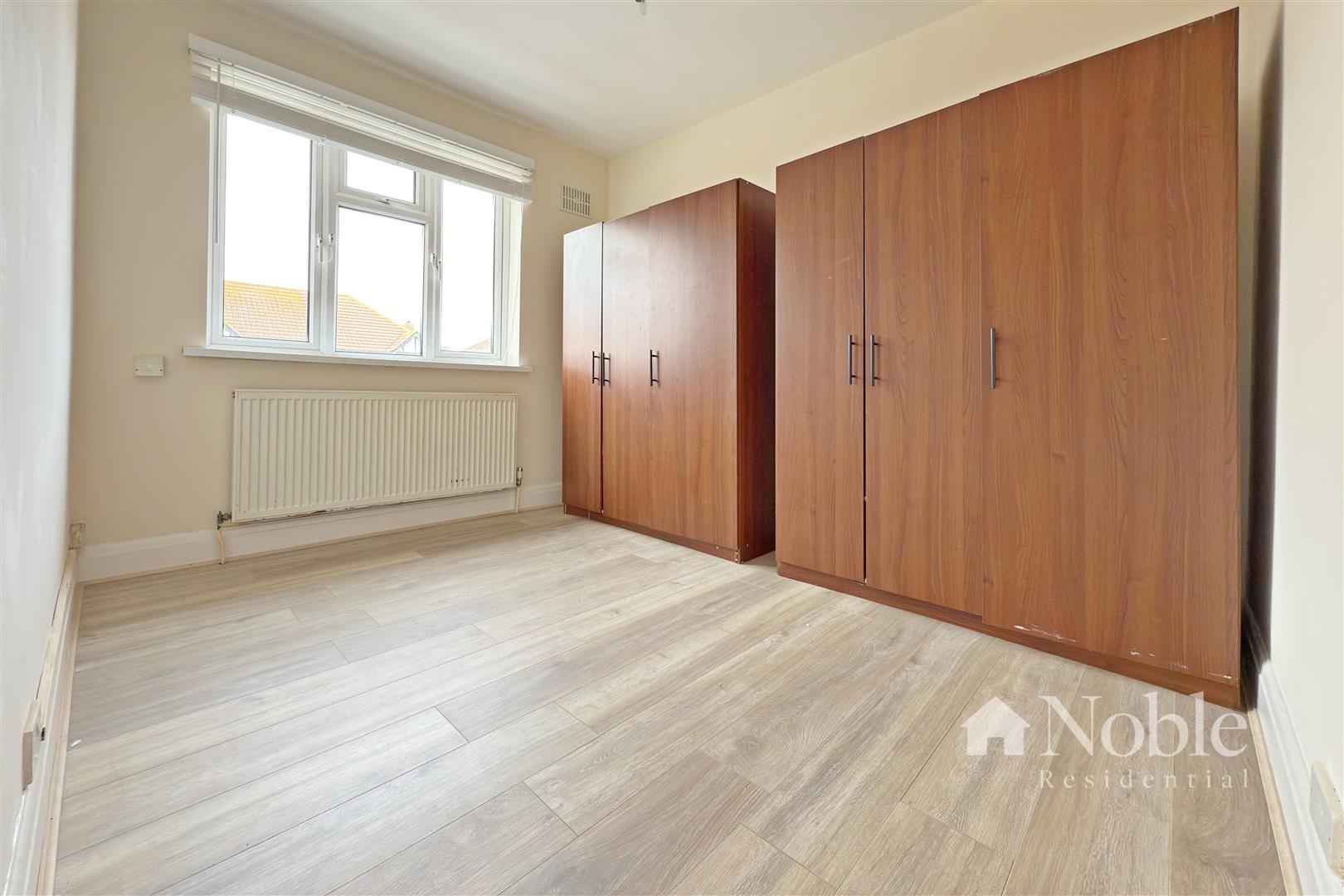 Flat Hornchurch Road in Greater London