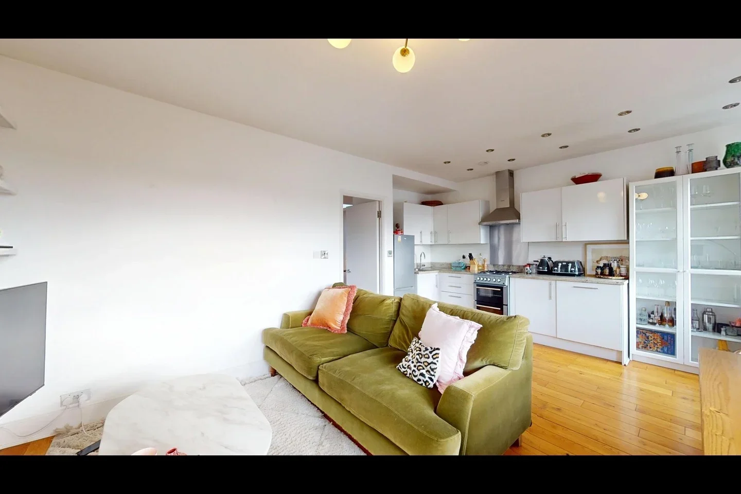 Flat Oakhurst Grove in Greater London