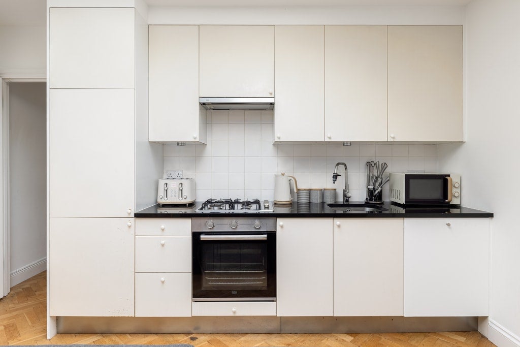 Flat Ellerslie Road in Greater London