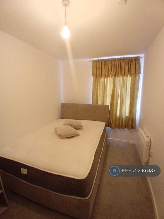 Room Sayers Way in Greater London
