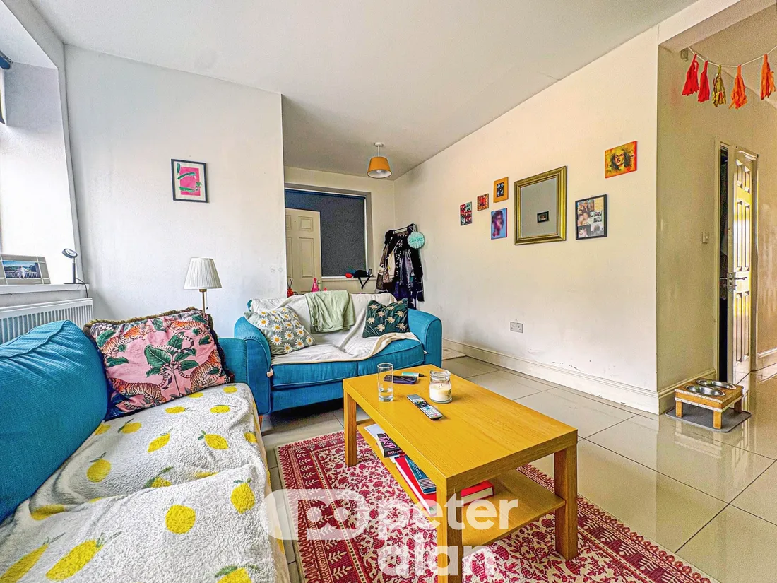 Flat Bromfield Street in Cardiff