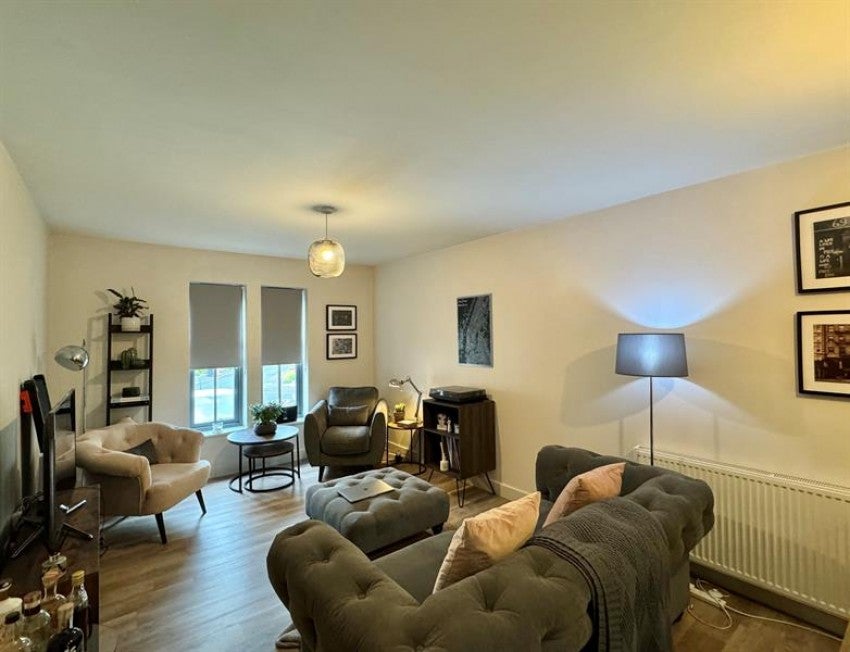 Flat Samuel Wood Close in High Peak