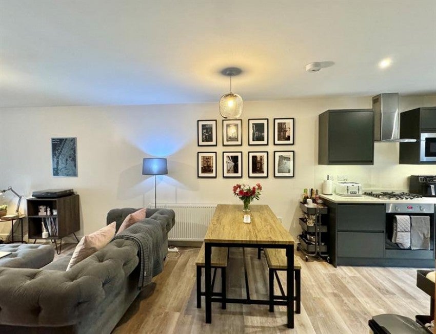 Flat Samuel Wood Close in High Peak