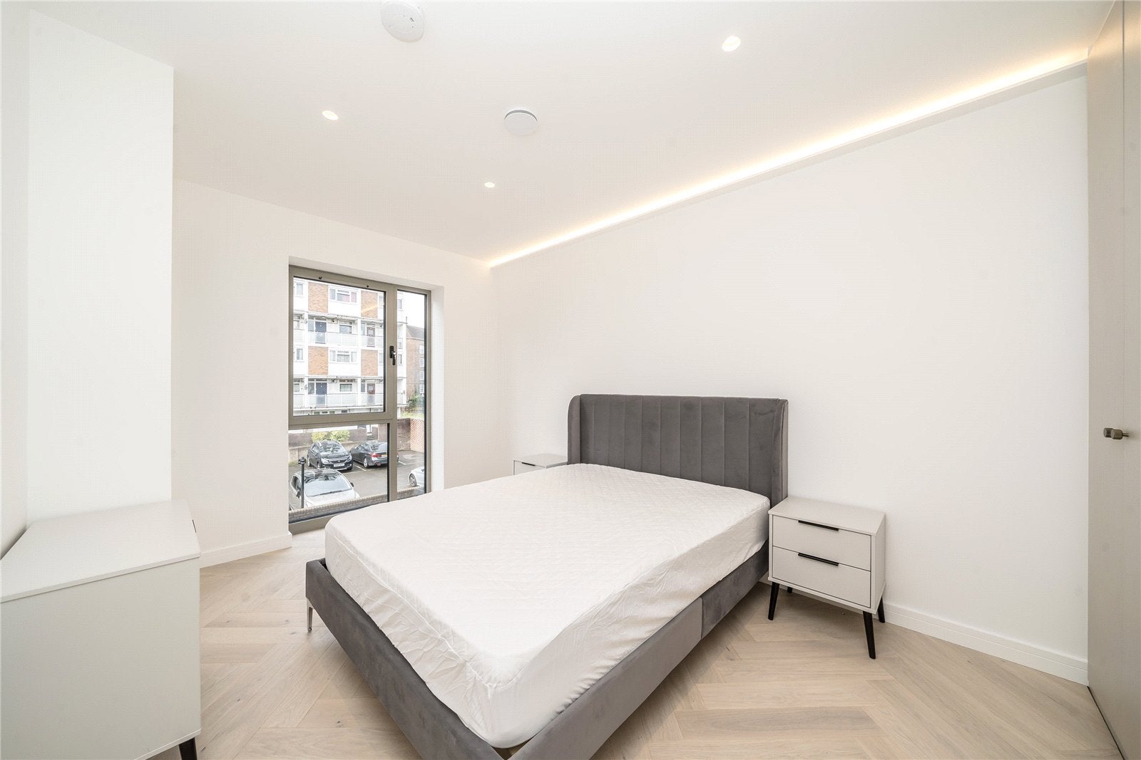 Flat Aveline Street in Greater London