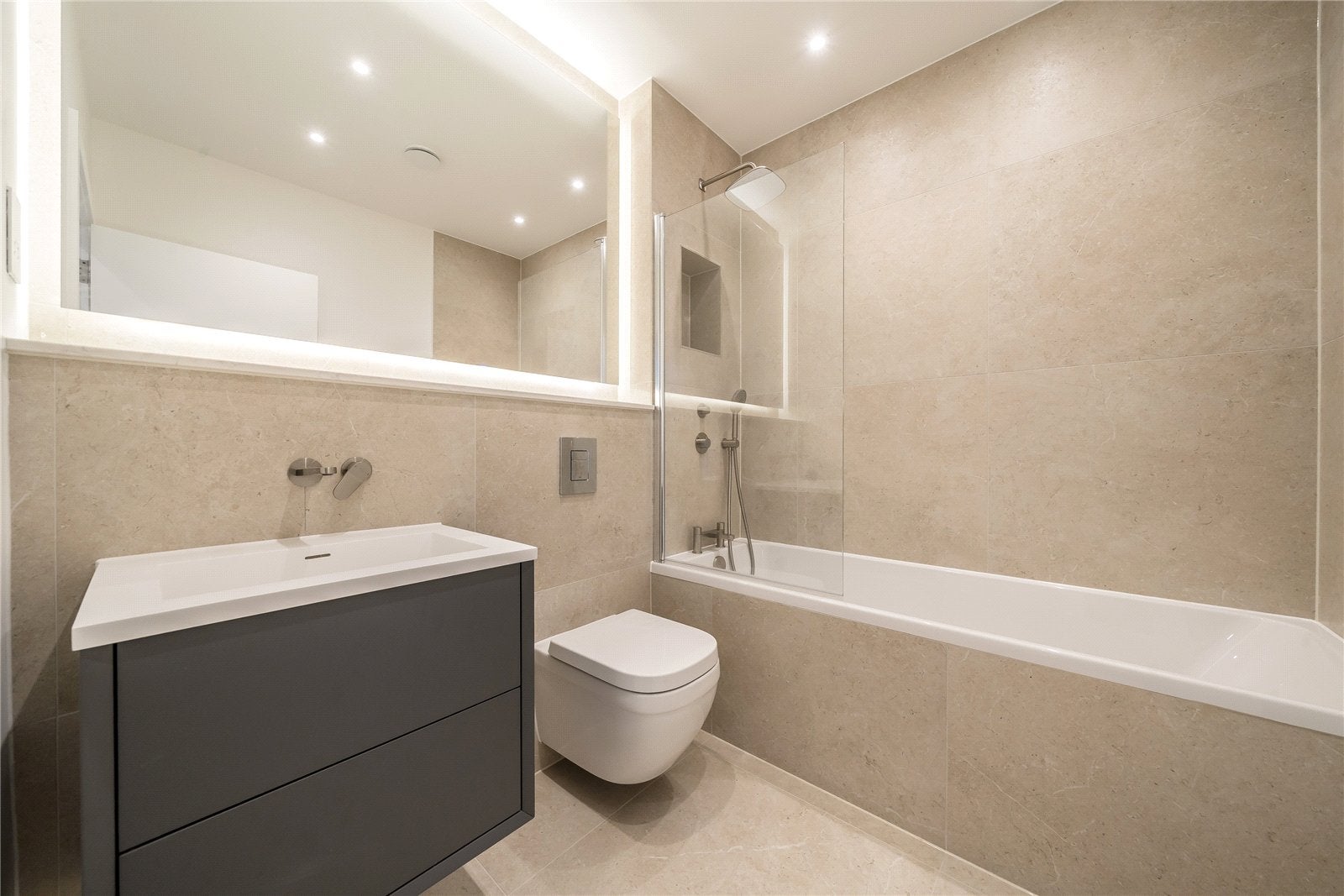 Flat Aveline Street in Greater London