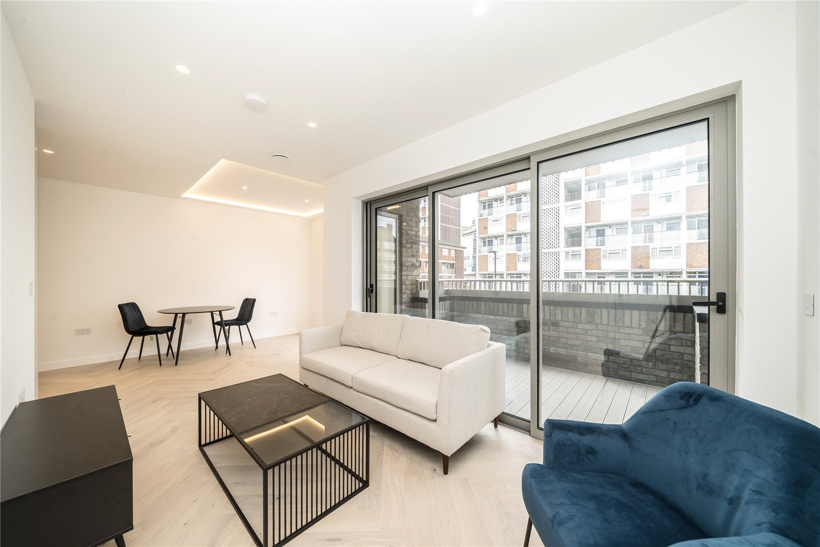 Flat Aveline Street in Greater London