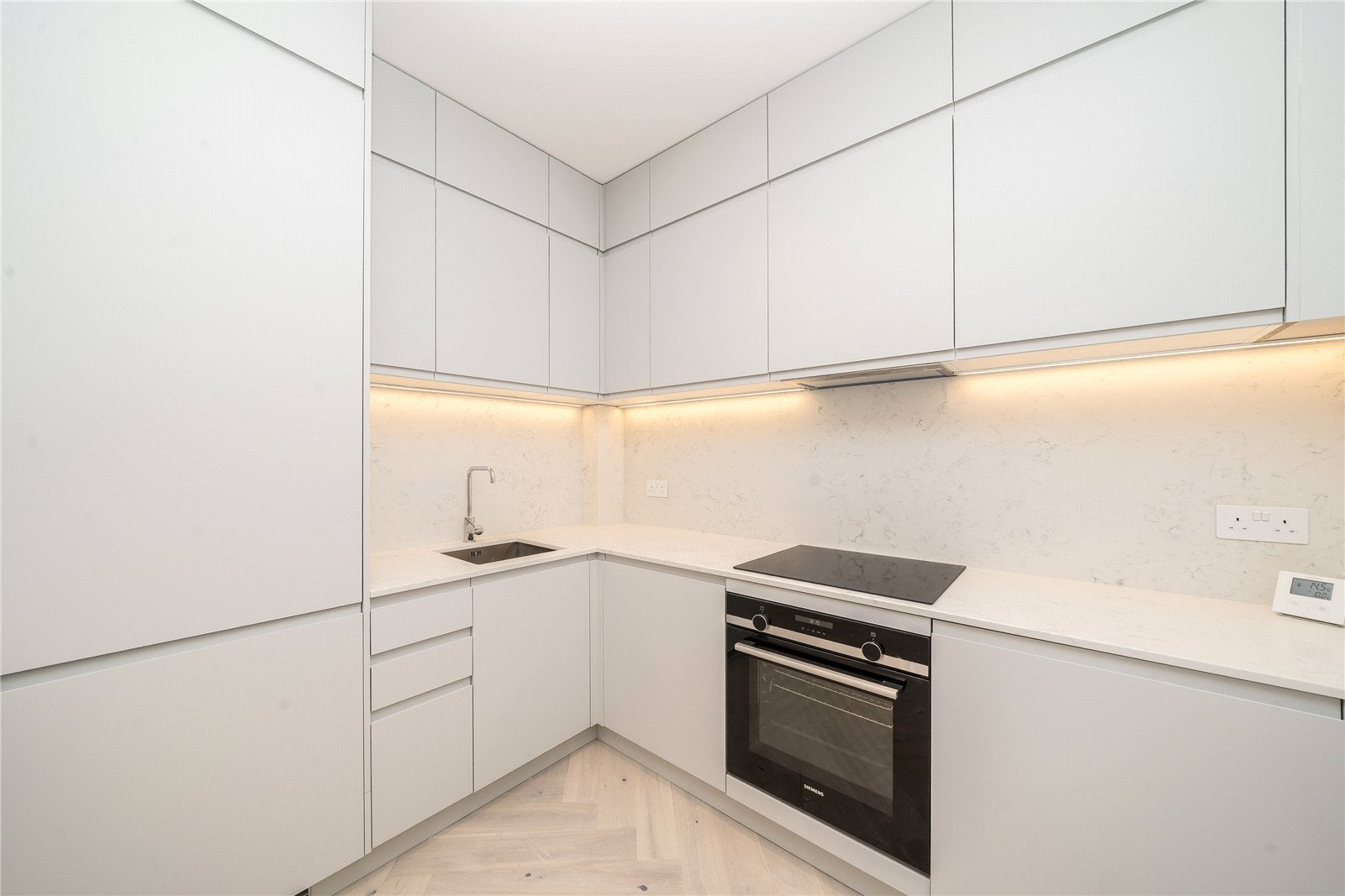 Flat Aveline Street in Greater London