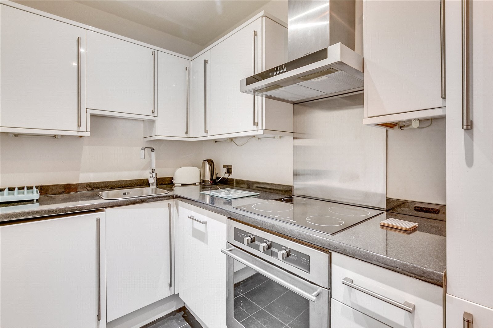 Flat Collingham Gardens in Greater London