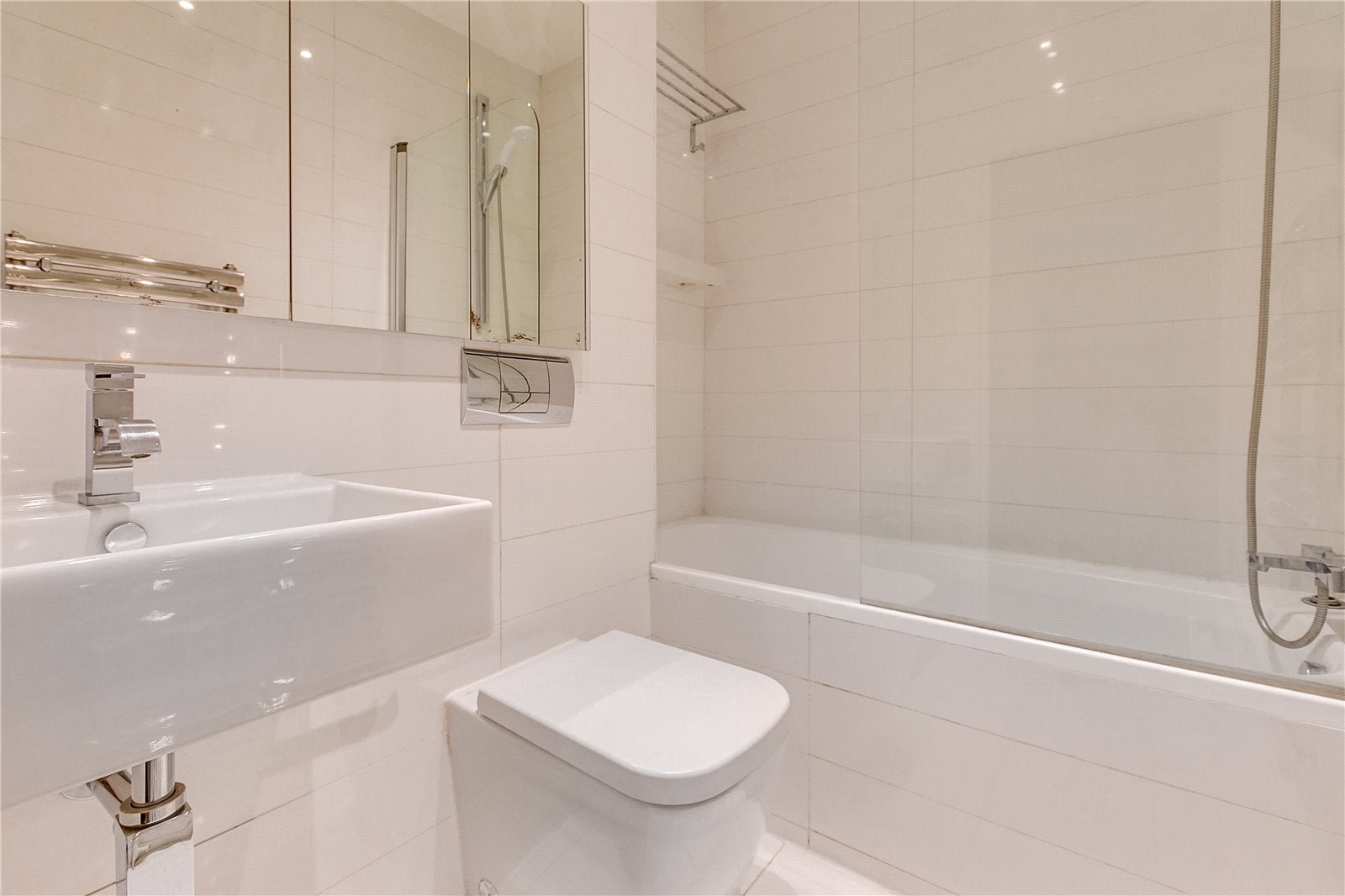 Flat Collingham Gardens in Greater London